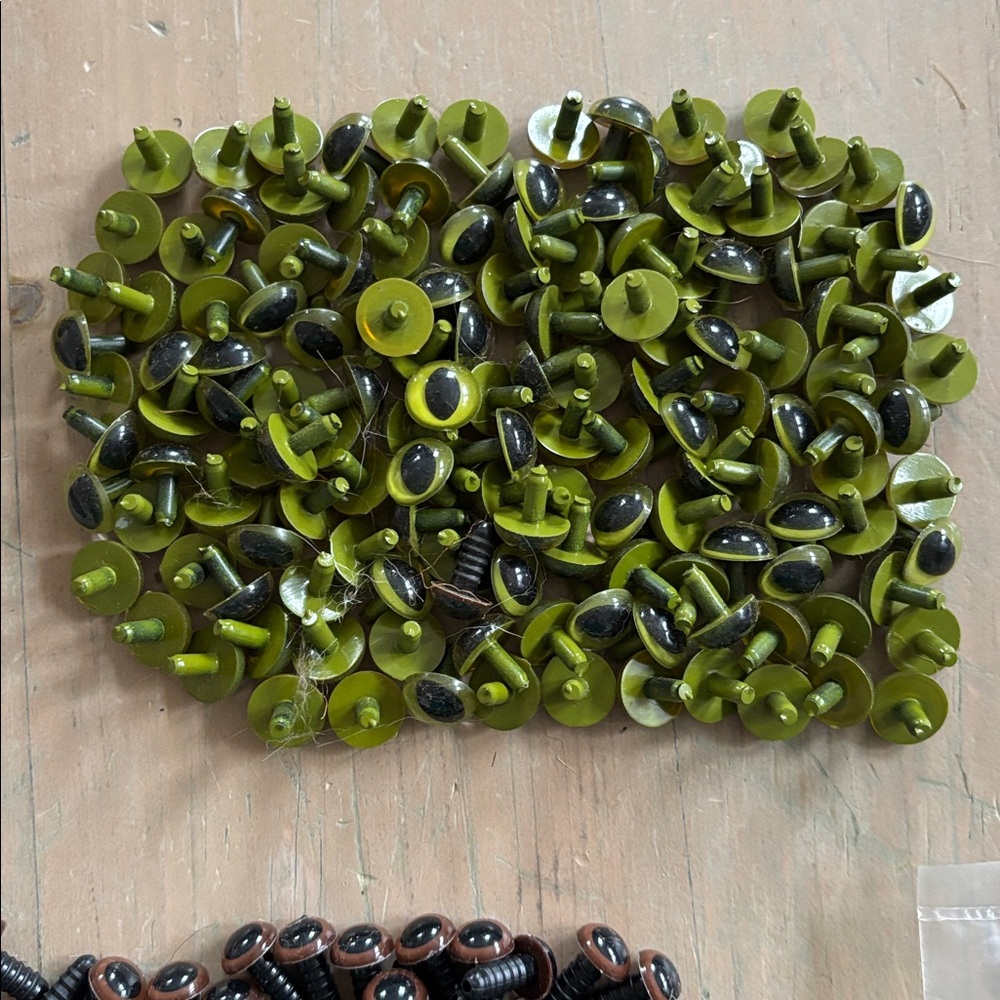 Craft Eyes and Grommets - assorted - Picture 3 of 11
